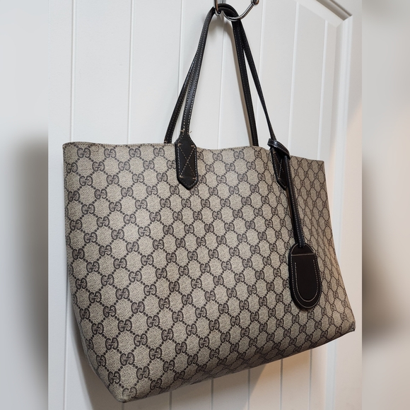 GUCCI GG Supreme Reversible Leather Tote with POSH Authentication - Picture 3 of 14